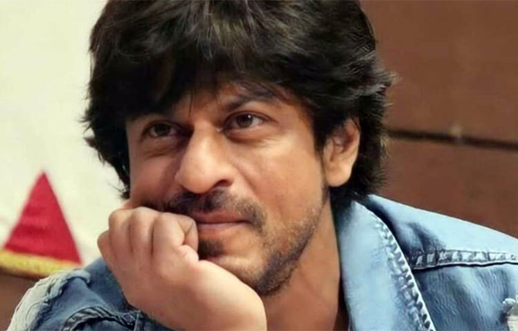 ওদের দেখে মনে হয়, ঘুম ভাঙার পর ওদের মুখ থেকে ‘চিকেন টিক্কা’র গন্ধ পাওয়া যায় না! অর্থাৎ, শাহরুখ বলতে চেয়েছেন, সাধারণ মানুষের মতো ওদের মুখ থেকেও দুর্গন্ধ পাওয়া যায়। ছবি: সংগৃহীত
