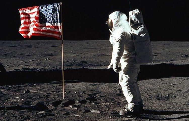 যেমন ছিল চাঁদে যাওয়ার সময় নীল আর্মস্ট্রংয়ের ভ্রমণ