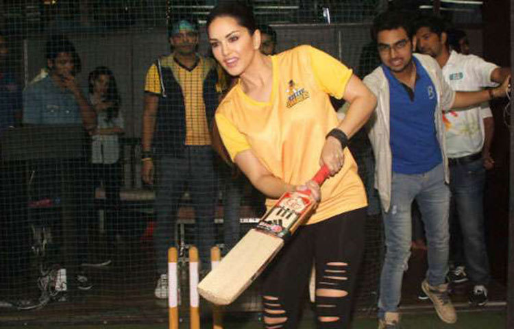 প্রিয় ক্রিকেটার সম্পর্কে যা বললেন সানি লিওন