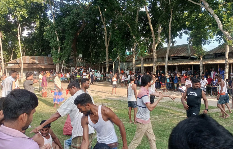 খেলার মাঠে ফিরে এলো শৈশব, দাড়িয়াবান্ধা দেখে নস্টালজিক ফরিদপুরবাসী