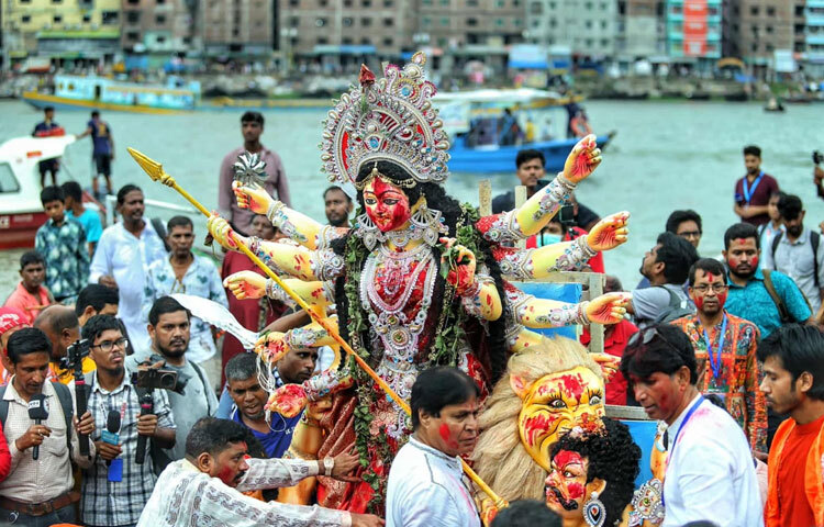 দেবী বিসর্জনে ভক্তদের ঢল, সদরঘাটে কড়া নিরাপত্তা