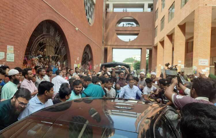 পঙ্গু হাসপাতালে তোপের মুখে স্বাস্থ্য উপদেষ্টা