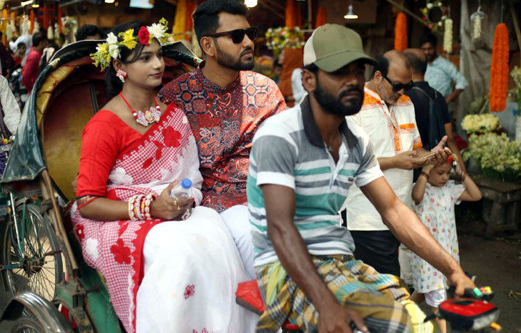 শহর জুড়ে বাংলা নববর্ষের উৎসবের আমেজ