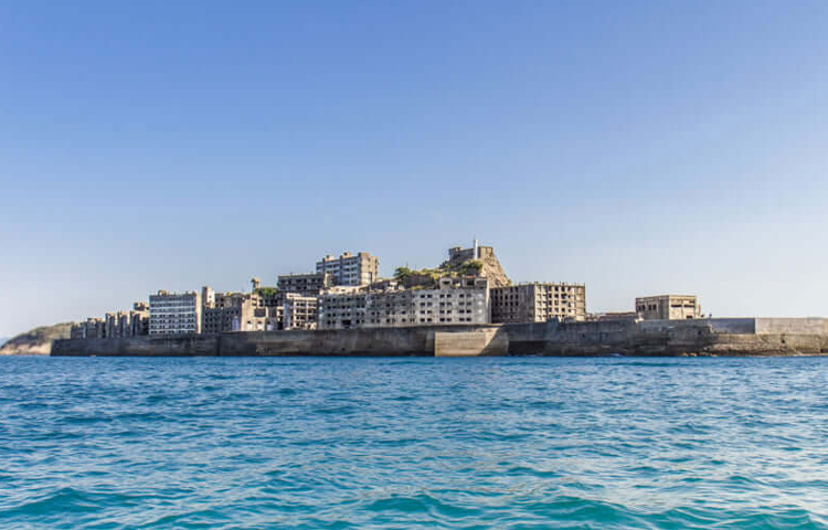 সমুদ্রের মাঝে কংক্রিটের জঙ্গল