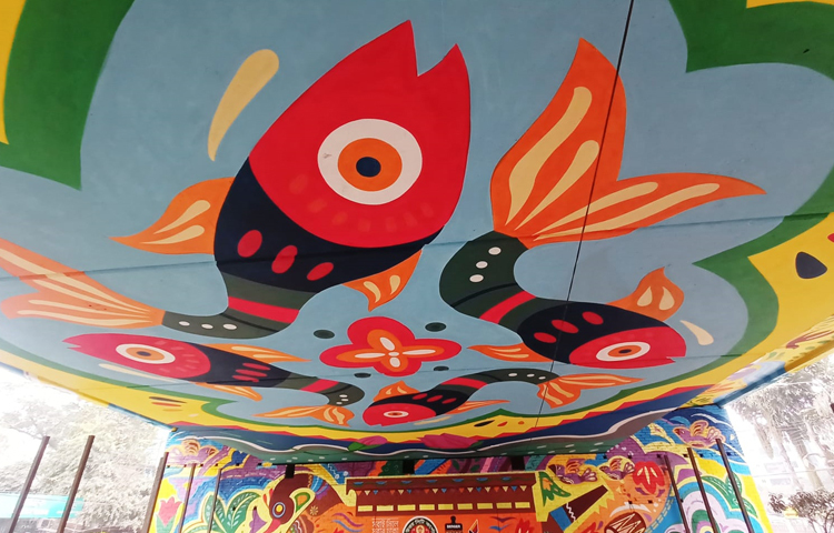 মহাখালী ফ্লাইওভারে নজরকাড়া গ্রাফিতি