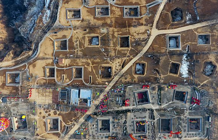 মাটির নিচে বিস্ময়কর এক গ্রাম