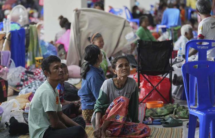 সংঘর্ষের মুখে ঘরছাড়া থাই নাগরিকরা