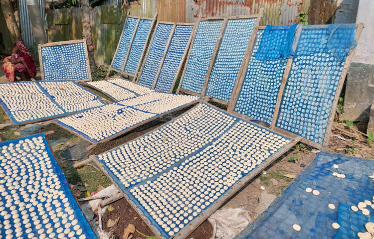 যেভাবে তৈরি হয় মাসকালাইয়ের বড়া