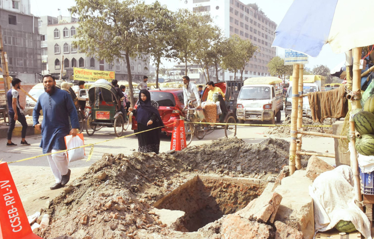 রাজধানী যেন খোঁড়াখুঁড়ির নগরী