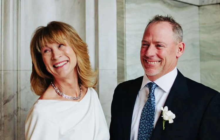 বিচ্ছেদের ১০ বছর পর মা-বাবার বিয়ে দিলেন সন্তানরা