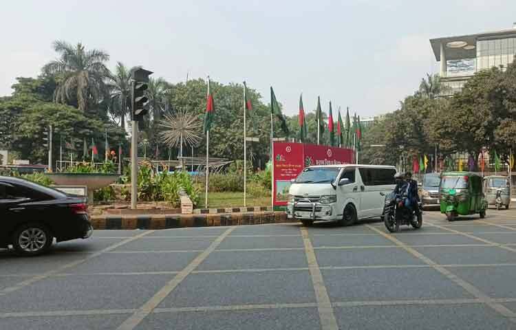 প্রায় ফাঁকা ঢাকা