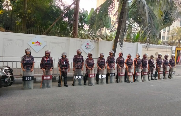 নিরাপত্তা নিশ্চিতে সতর্ক বিজিবি