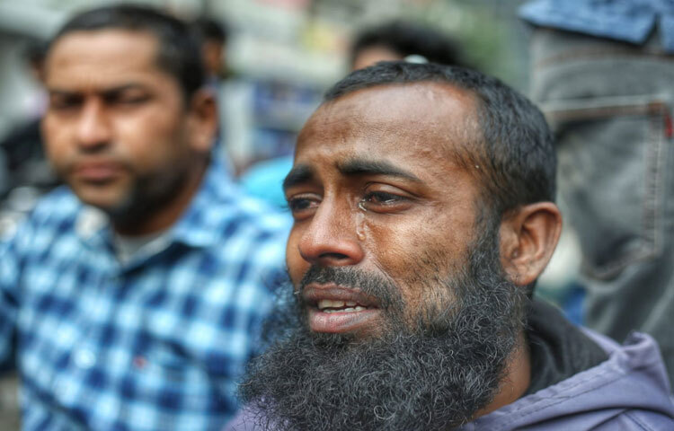 নেতাকর্মীর চোখে অশ্রু, হৃদয়ে প্রার্থনা