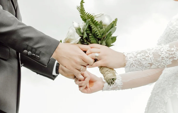 বিশ্বের অদ্ভুত যত বিয়ের রীতি