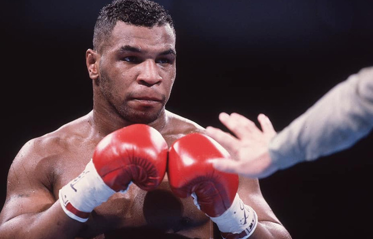 মাইক টাইসন: ঘুষিতে গড়েছেন ইতিহাস, আচরণে ডেকে এনেছেন বিতর্ক