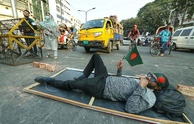 আজকের আলোচিত ছবি: ১৫ ডিসেম্বর ২০২৫