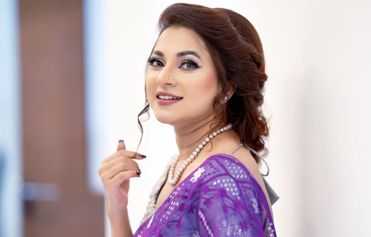 প্রতিযোগী থেকে পথপ্রদর্শক লিজা