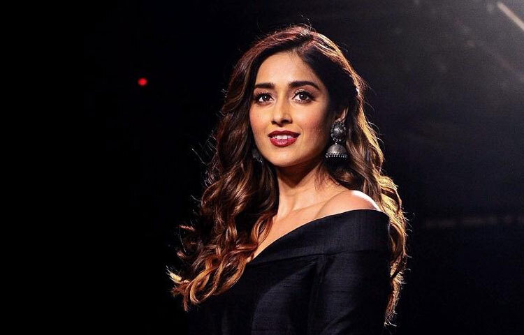 ইলিয়ানার হাসিতেই লুকিয়ে আছে সৌন্দর্যের রহস্য