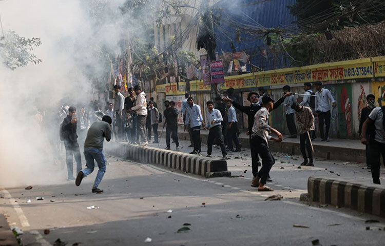 ফের সংঘর্ষে জড়ালো ঢাকা-আইডিয়াল কলেজ