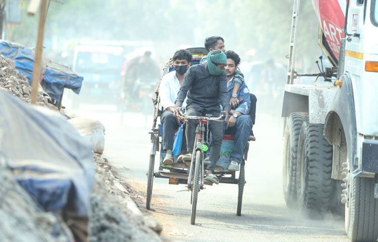 এ যেন ধুলার রাজ্যে