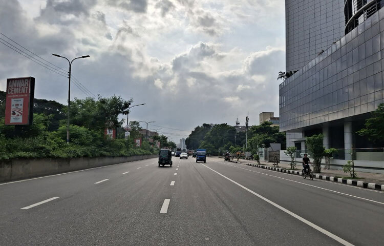 ছবিতে ফাঁকা ঢাকা