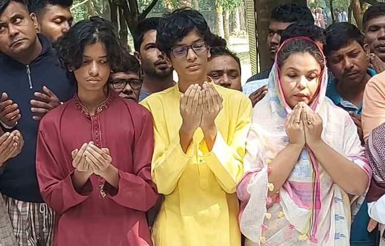 ছবিতে হুমায়ূন আহমেদের জন্মবার্ষিকী পালন