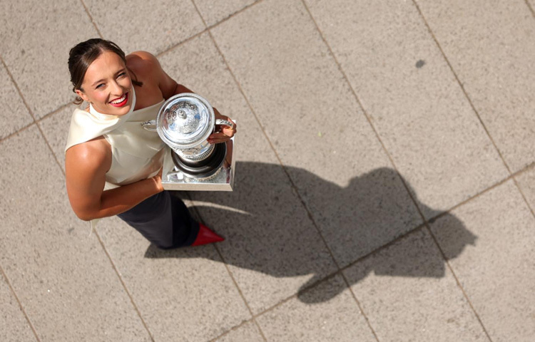 কোর্টে দাপিয়ে বেড়ানো এক পোলিশ বিস্ময়ের নাম ইগা সিওনতেক