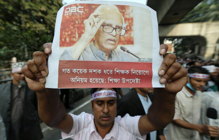 এনটিআরসিএ নিয়োগ দাবিতে যমুনা ঘেরাও কর্মসূচি