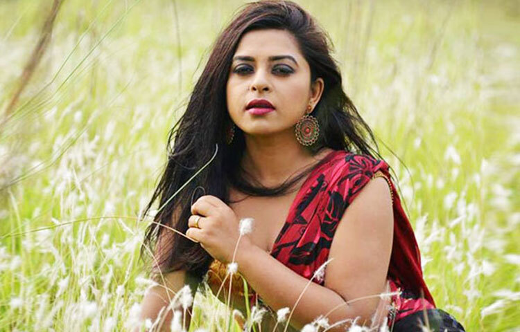বিশেষ দিনে দেখুন জ্যোতির নজরকাড়া সব ছবি