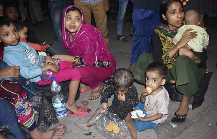 ৫ ঘণ্টার দুঃস্বপ্নে নিঃস্ব হাজারো মানুষ