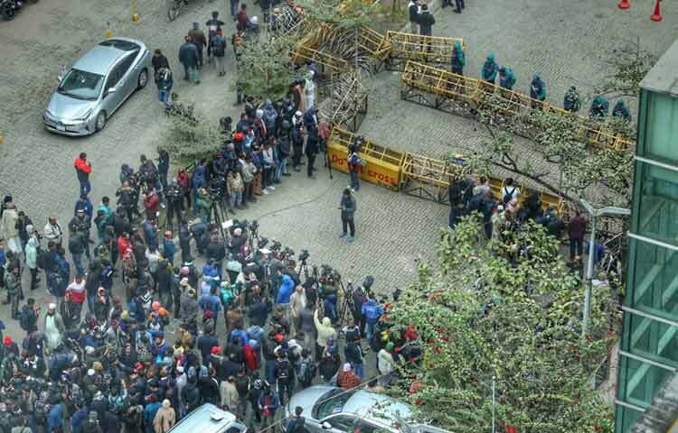 এভারকেয়ারে নেতাকর্মীর ঢল, কড়া হচ্ছে নিরাপত্তা ব্যবস্থা