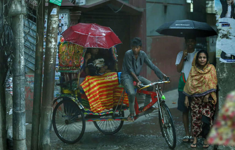 গরমের মাঝে স্বস্তির ছোঁয়া