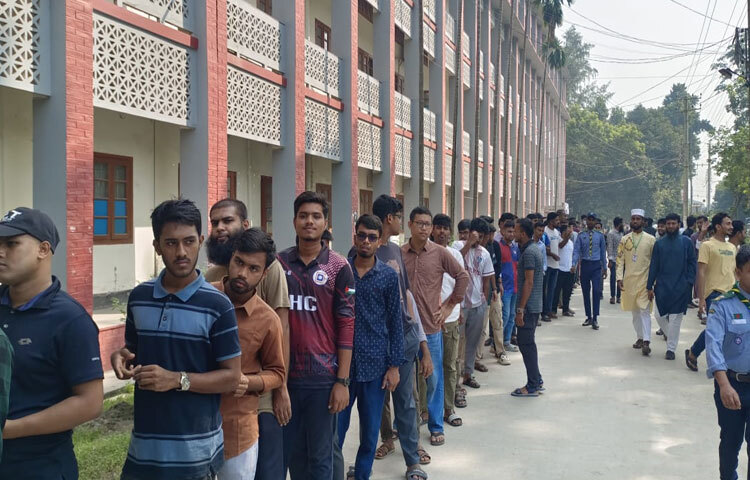 ছবিতে রাকসু নির্বাচন