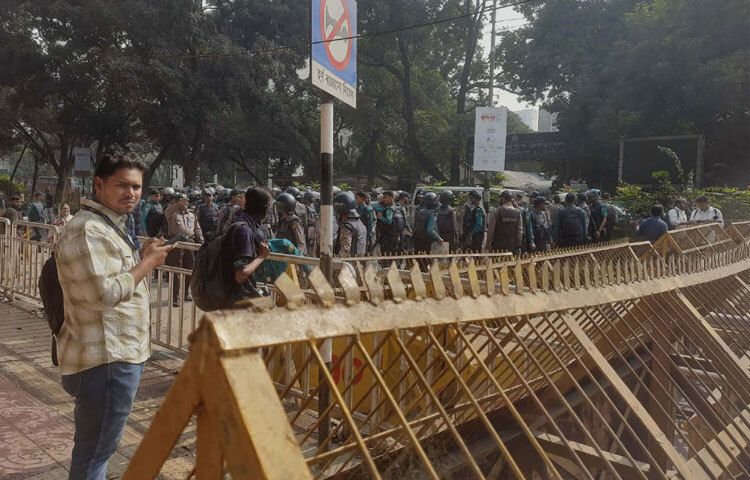 আজকের আলোচিত ছবি: ৭ ডিসেম্বর ২০২৫