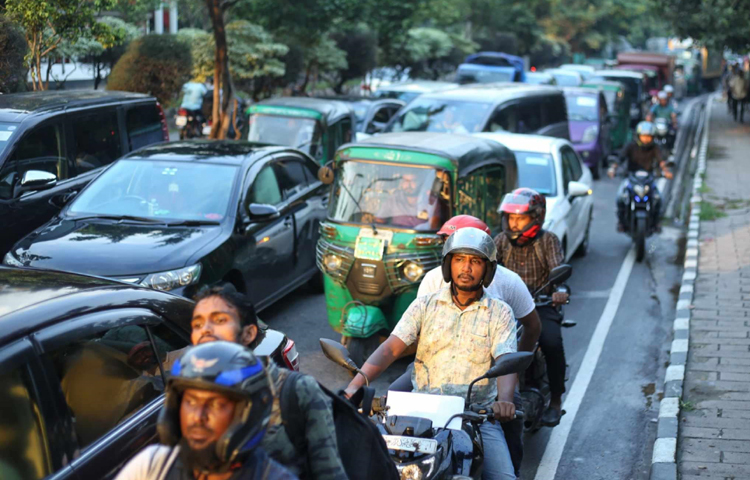 যানজটে স্থবির হাতিরঝিল