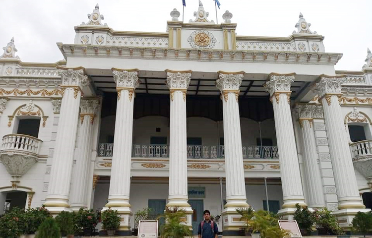 ইতিহাসের নীরব সাক্ষী মহেরা জমিদার বাড়ি