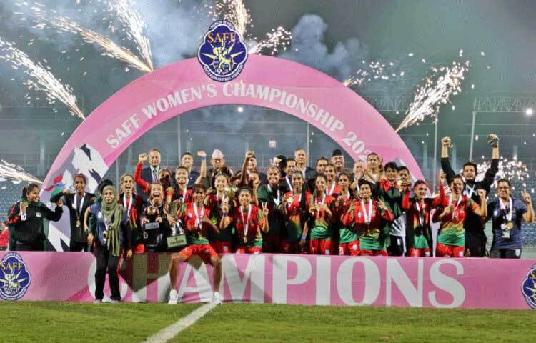 জয়ের উল্লাসে মেতেছেন তারা