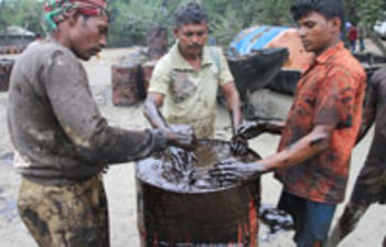 সুন্দরবনে তেল নিঃসরণ