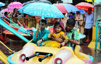 বৃষ্টি বিঘ্নিত ঈদ