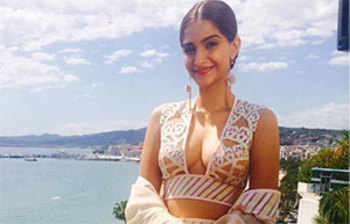 কানে সোনমের ফার্স্ট লুক