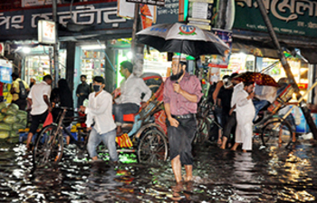 বৃষ্টিতে ভোগান্তি রাজধানীজুড়ে