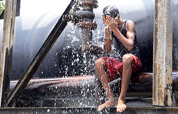 ভারতে তীব্র গরমে দুর্বিষহ অবস্থা