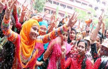 ছবিতে সারাদিন : ৩০ মে