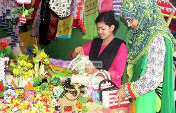 সম্ভাবনাময় হস্তশিল্প