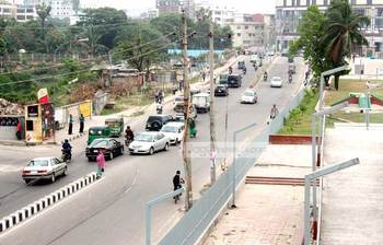 চলছে জামায়াতের ঢিলেঢালা হরতাল