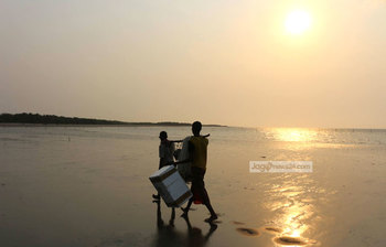 কুয়াকাটায় সূর্যস্নান