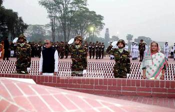 স্মৃতিসৌধে রাষ্ট্রপতি ও প্রধানমন্ত্রীর শ্রদ্ধা
