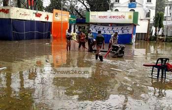 বৃষ্টিস্নাত বইমেলা