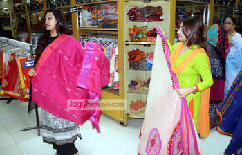 বৈশাখে আড়ংয়ের সাজ