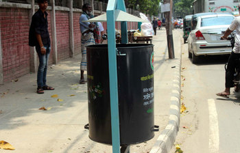 রাজধানীজুড়ে ছোট ছোট ডাস্টবিন